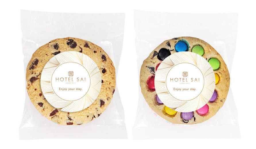 White and gold example of Personalised Cookies For Hotels