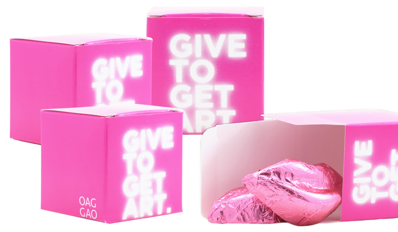 Branded 3.5cm Cube Box With Chocolate Lips