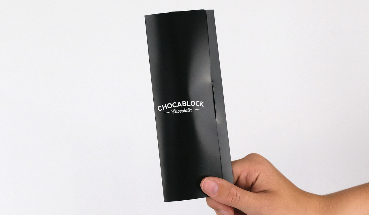 Model holding card for sizing comparison