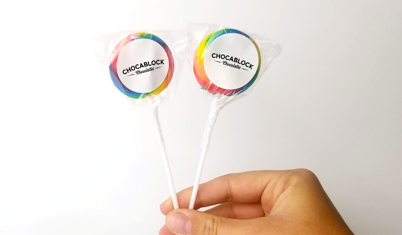 Model holding pop for size purposes