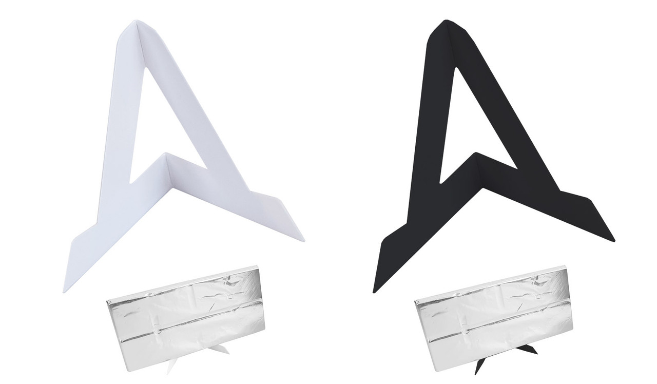 Stands available in black and white to present your chocolate bars