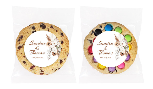 Winsome Floral Personalised Wedding Cookie