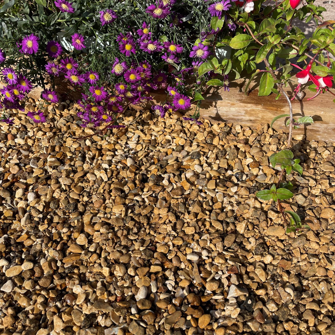Stone 10mm Golden Gravel 22kg Bags Driveway Garden (30