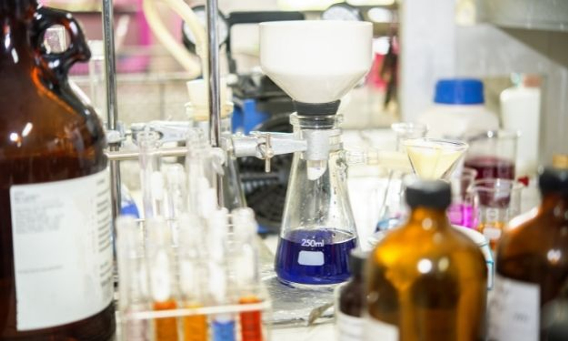The Difference Between Vacuum and Gravity Filtration USA Lab