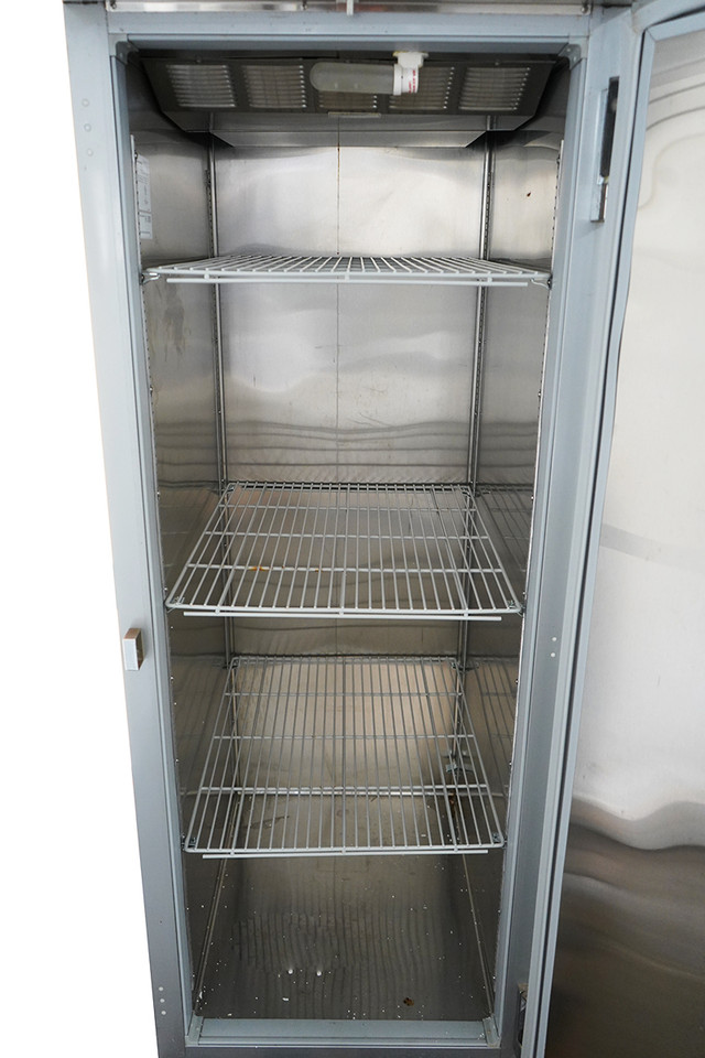 Fisher Scientific Isotemp Plus Refrigerator 2C to 8C - Model 13-986-120R - USED