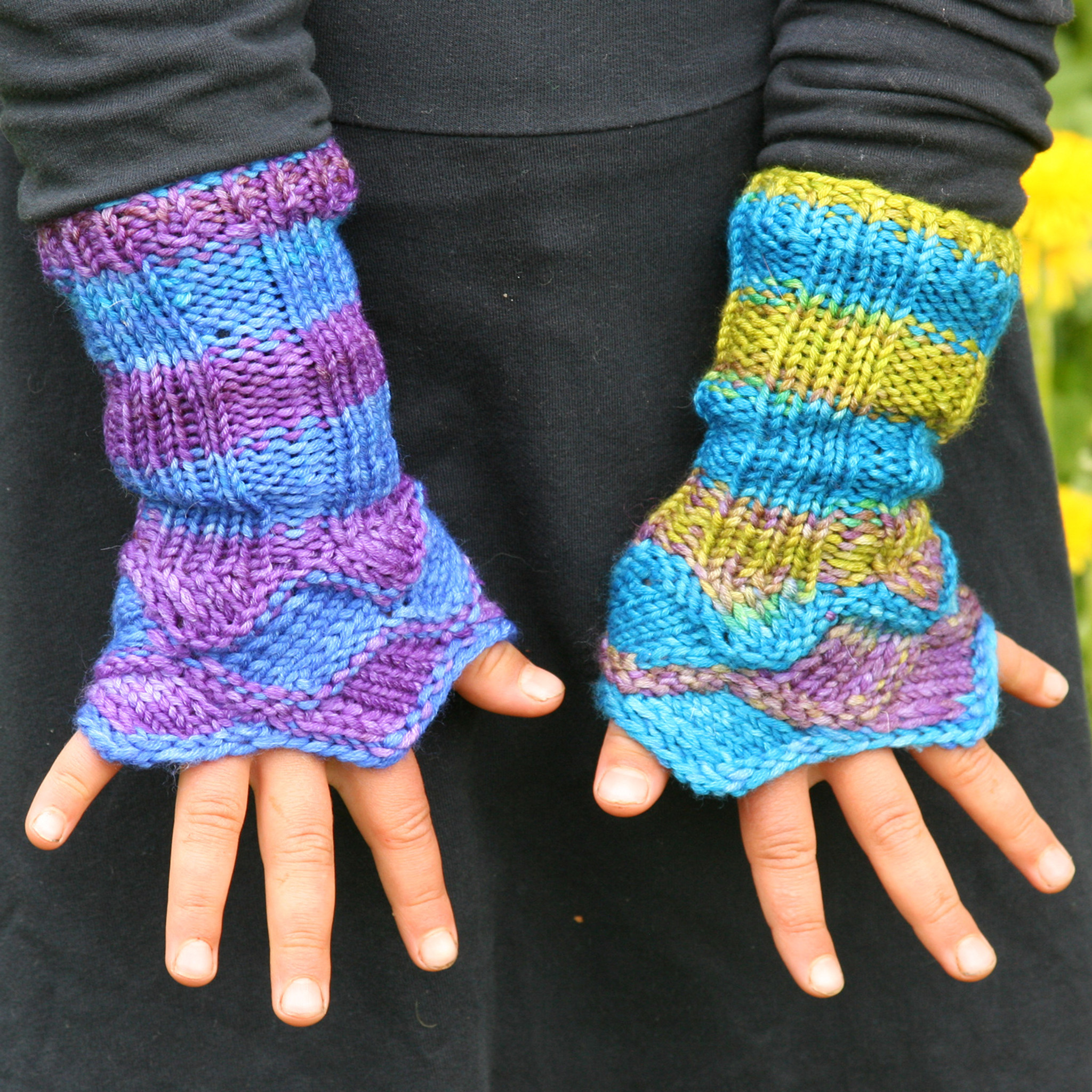 Ciekurs Wrist Warmers knitting pattern, Inese Iris Liepina