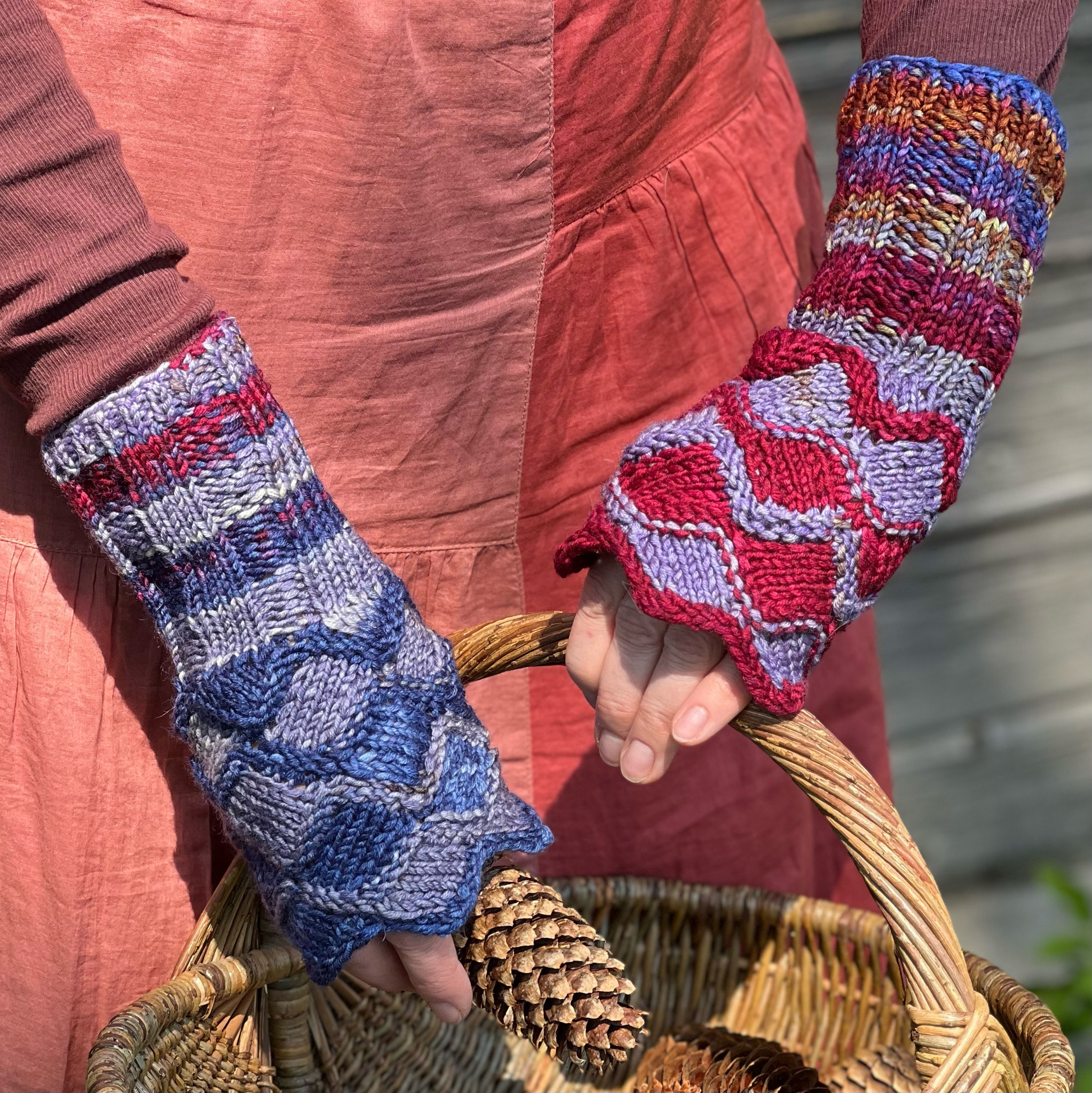 Ciekurs Wrist Warmers knitting pattern, Inese Iris Liepina