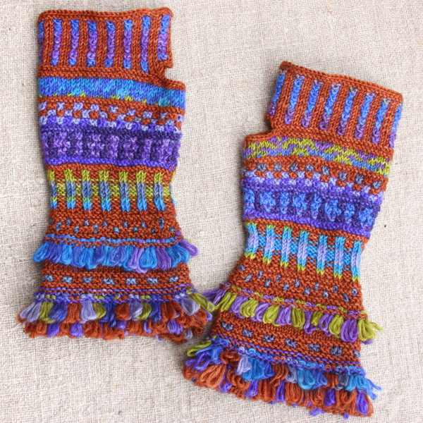 Jumis wrist warmers pattern by Inese Iris Liepina for Urth Yarns