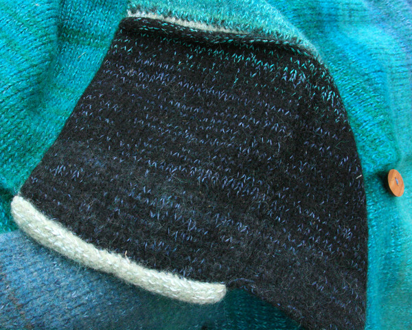New Zealand Lake size L hoodie pocket edge detail