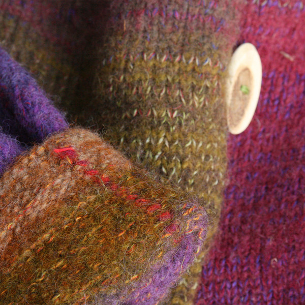 Violet boiled wool hoodie size L closeup of wood button