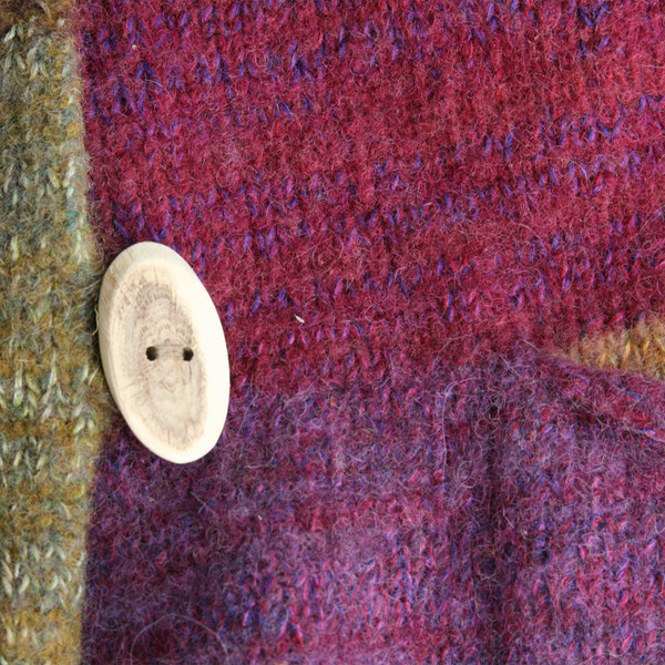 Violet boiled wool hoodie size L closeup of wood button