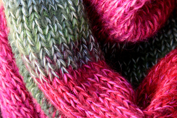 Autumn Rose color way closeup of knitting detail of snood cowl knit by Wrapture by Inese