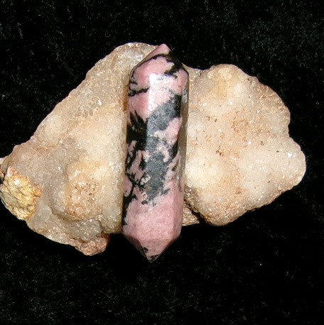 Stone Point Pendant with HAREM DJINN