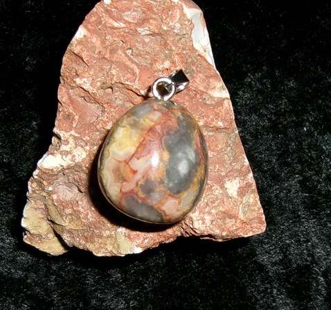 Pendant with EARTH DWARF