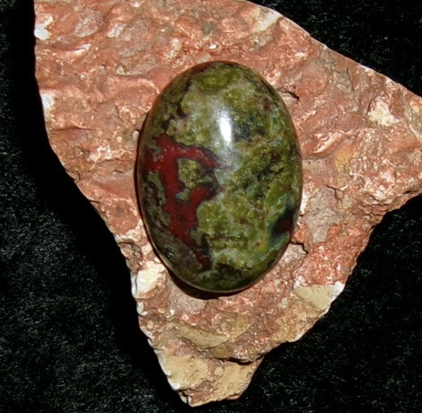 Stone with EARTH DWARF