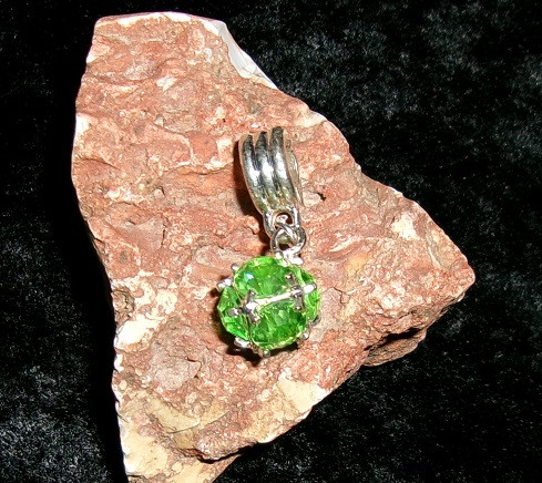 Charm with FEMALE LEPRECHAUN