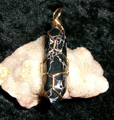 Wire pendant with DARK GRIGORI WATCHER 