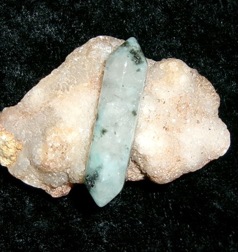 Pendant with VOLVA