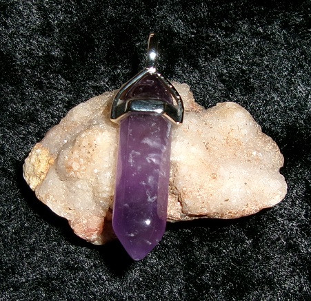 Pendant with YIN DJINN