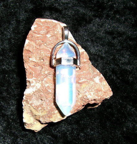 Stone Point Pendant with RADIANT LIGHT KHODAM