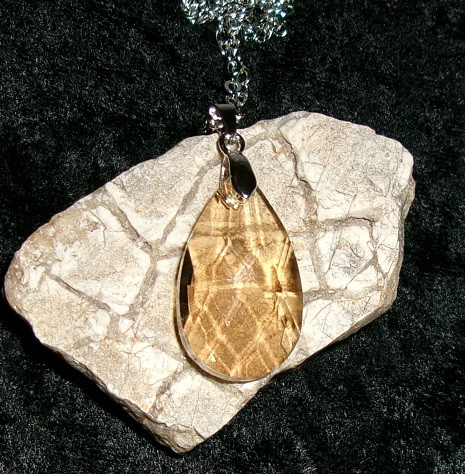 Crystal Pendant with FEMALE WATCHER
