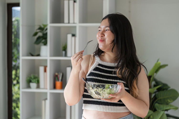 Mindful Eating Hacks: How to Trick Your Brain into Eating Less (Without Feeling Deprived)