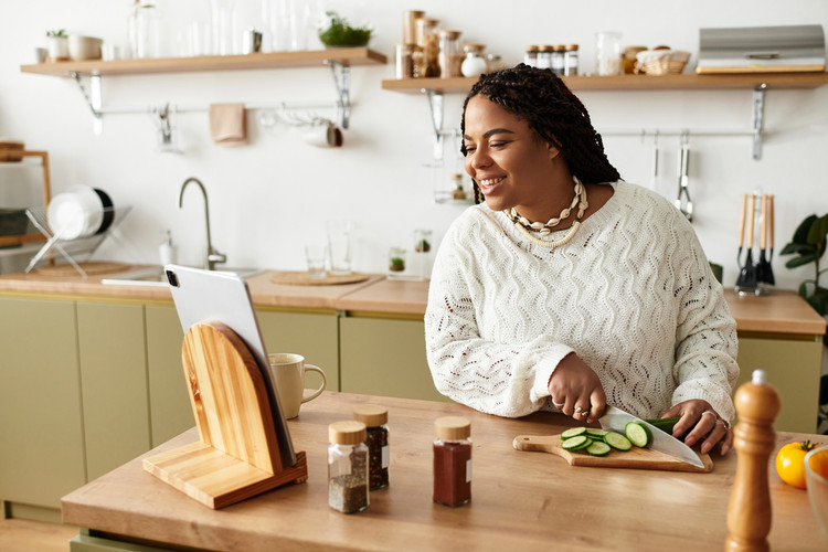 The Portions Master App pairs an AI personal chef with intelligent workout coaching to simplify nutrition, training, and daily accountability.