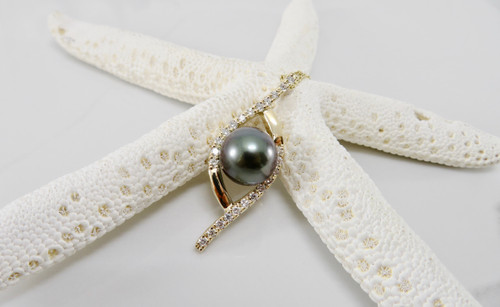 14KT Yellow Gold Black Tahitian Pearl with Diamond Pendant