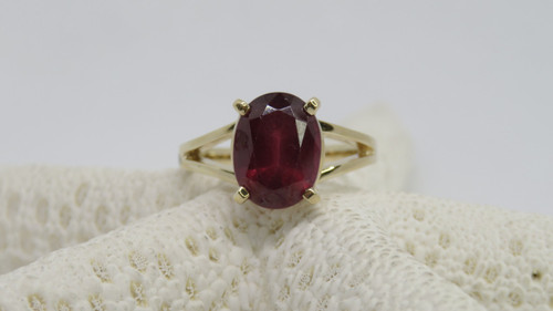 SALE - 14KT Yellow Gold Oval Shaped Garnet Ring