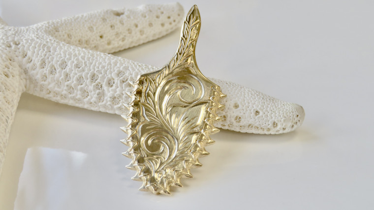 14KT Hand Engraved Leiomano Pendant