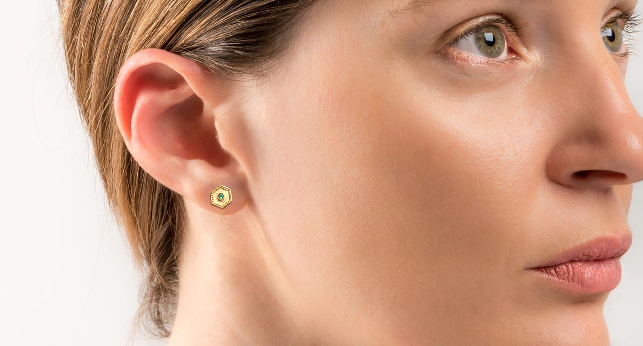 Byzantine emerald stud earrings gold