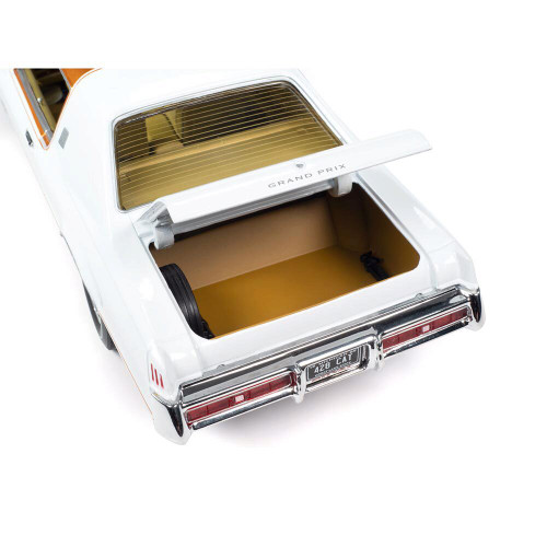 1969 Pontiac Grand Prix (Royal Bobcat) - Cameo White Alt Image 5