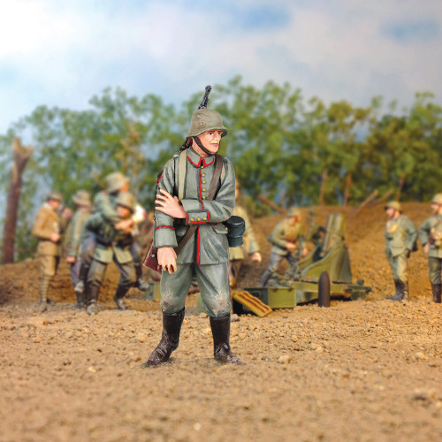 German Infantry Walking Wounded No.1 1/30 Figure  William Britain (23080) Alt Image 1