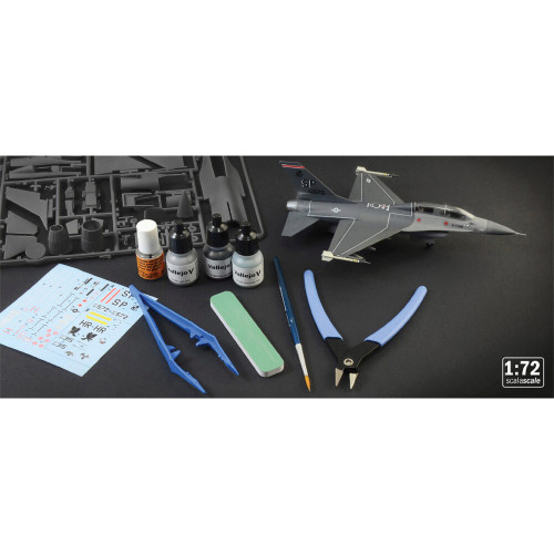 F-16 C/D Night Falcon 1/72 Kit Alt Image 1