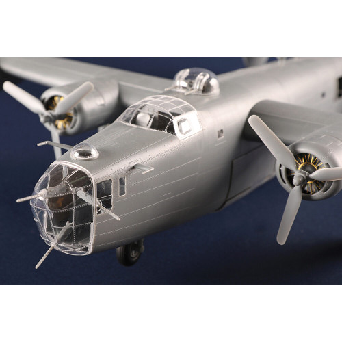 B-24D Liberator 1/48 Kit  HobbyBoss (81775) Alt Image 4