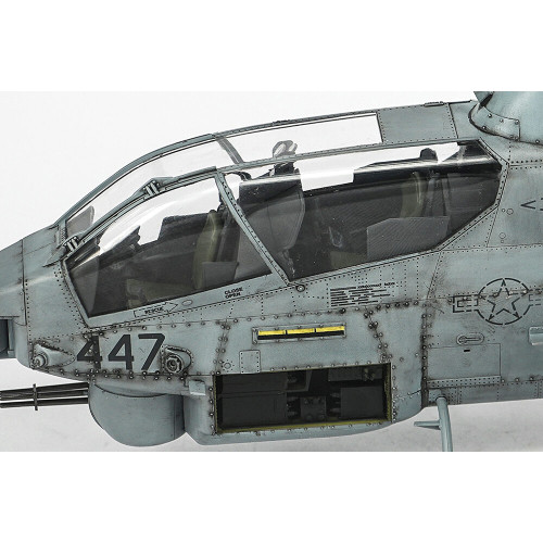 AH-1W Super Cobra 1/35 Kit 705116 Alt Image 3