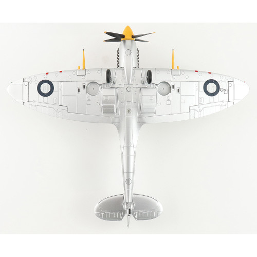 Spitfire Mk.VIII 1/48 Die Cast Model F/L David Glaser No. 549 Sqn. Strauss Airstrip Sept 1944 Alt Image 5