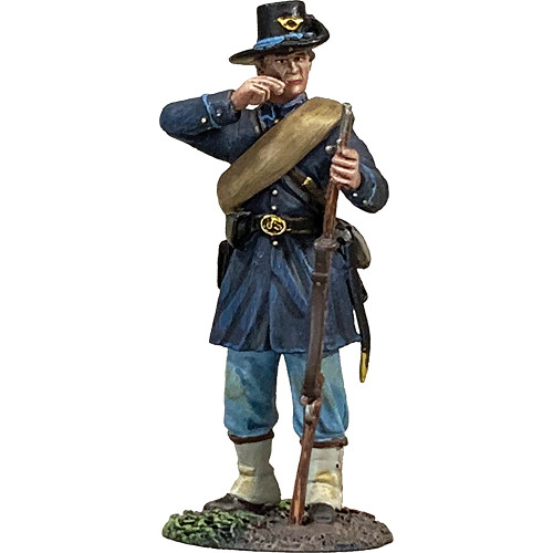 Union Iron Brigade in Gaiters Tearing Cartridge William Britain (31413) Main Image