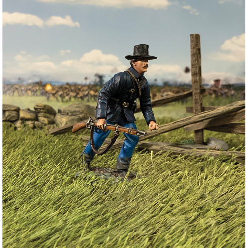 Federal in Sack Coat Advancing at Trail 1/30 Figure William Britain (31343) Alt Image 1