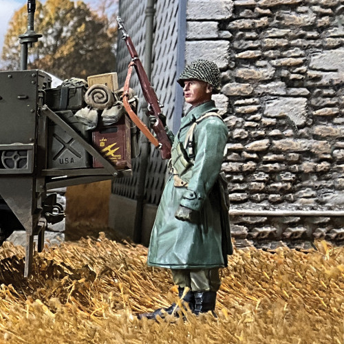 U.S. Infantry in Raincoat Standing with M1 1/30 Figure William Britain (25237) Alt Image 1
