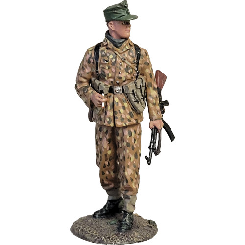 German Waffen SS Grenadier with StG-44 Turning, 1944-45 1/30 William Britain (25159) Main Image