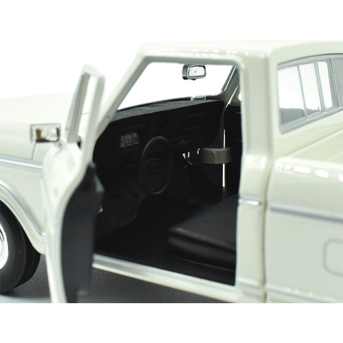 1977 Ford F-150 Custom Pickup - White Alt Image 3