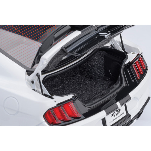Ford Mustang Shelby G.T.500 - Oxford White Alt Image 8