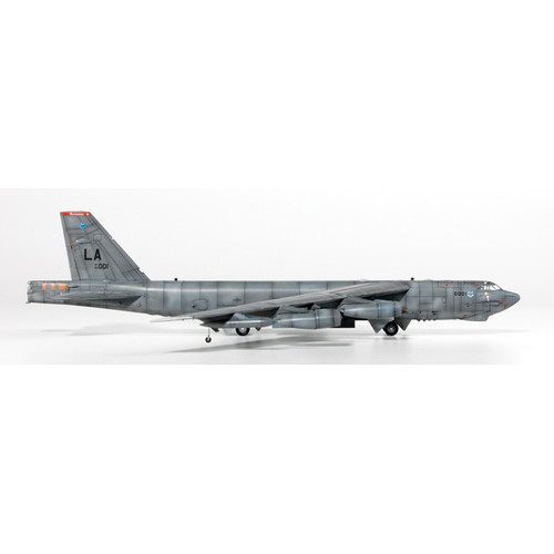 B-52 Stratofortress 1/144 Kit Alt Image 3