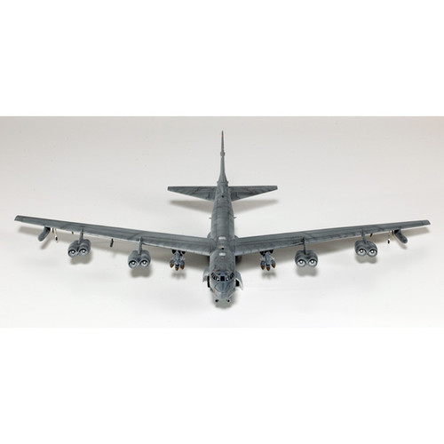B-52 Stratofortress 1/144 Kit Alt Image 4