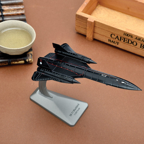 SR-71 Blackbird 1/200 Die Cast Model - AF1-0137 Lt. Col. Yielding and Lt. Col. Vida Alt Image 8