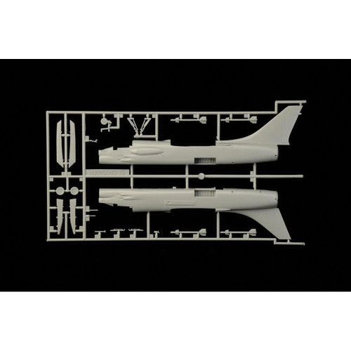 F-8E Crusader 1/72 Kit Alt Image 4