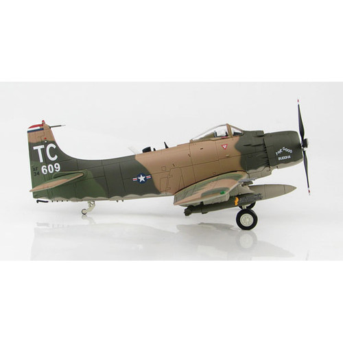 A-1H Skyraider 1/72 Die Cast Model Alt Image 3