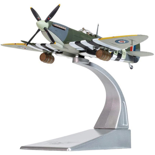 Supermarine Spitfire Mk.IX 1/72 Die Cast Model  - AA29101 Cdr. J.E. Johnson Alt Image 1