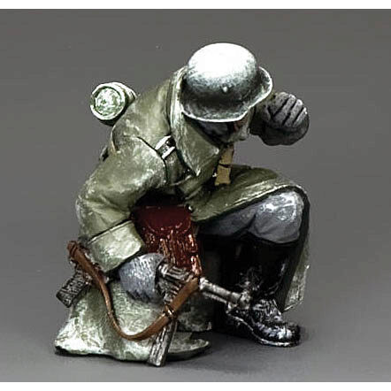 German Infantry Kneeling Winter Officer 1/30 Figure Alt Image 1